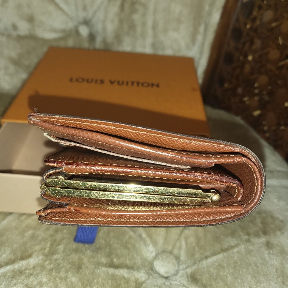 Authentic vintage Louis Vuitton small monogram kisslock compact wallet - Picture 3 of 7
